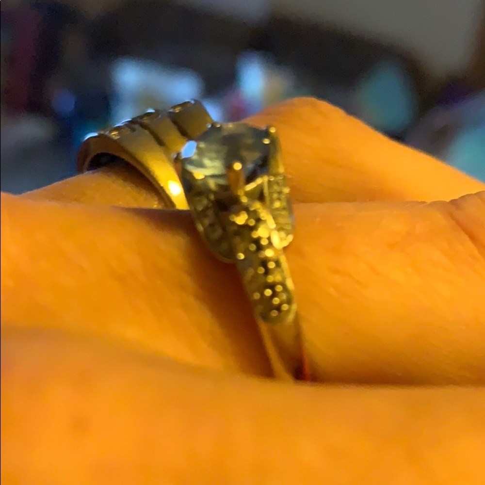 Levian ring